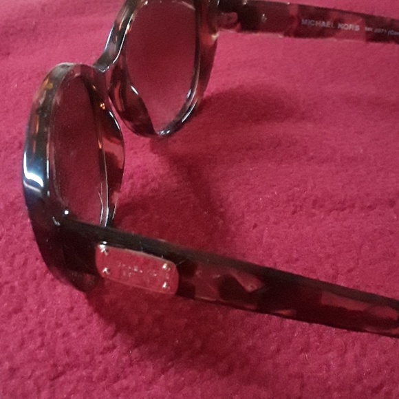 Sunglass - Picture 2 of 3